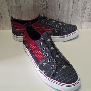 Blowfish Malibu Women's Sz 11M Slip On Tennis Shoe With Stars & Stripes Design